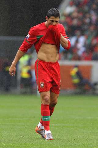 Illustration for article titled World Cup Thighlights: A Portuguesa
